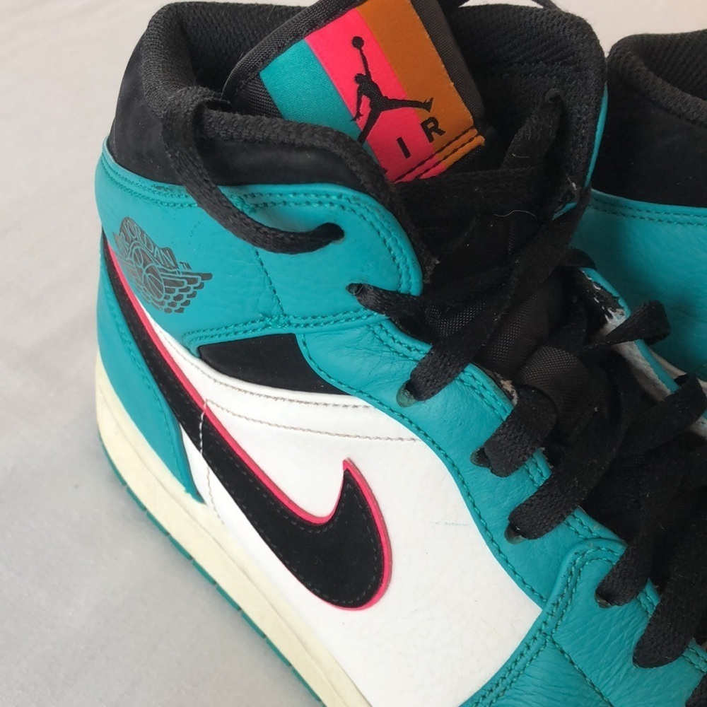 Air Jordan 1 Mid SE 'South Beach' - Picture 3 of 17